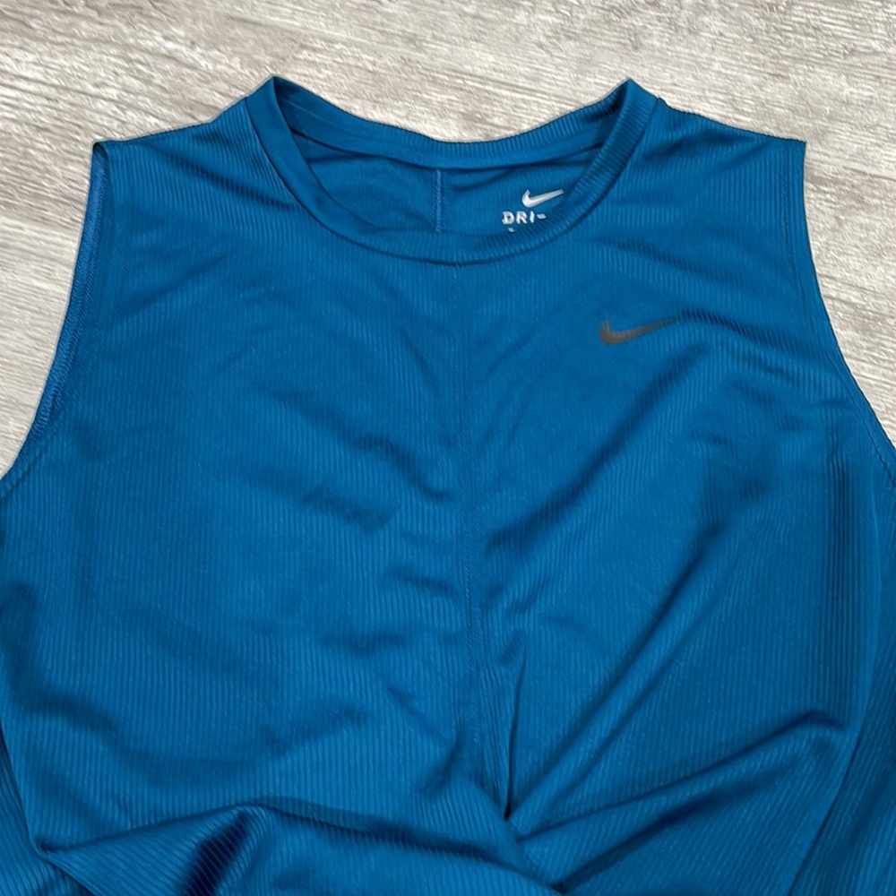 Nike Dri-FIT Cropped Twist Training Tank Top - Picture 2 of 12